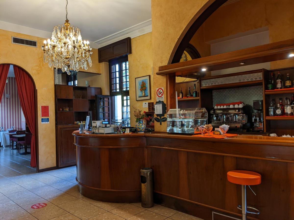 Hotel Montecarlo كاستيلانزا المظهر الخارجي الصورة