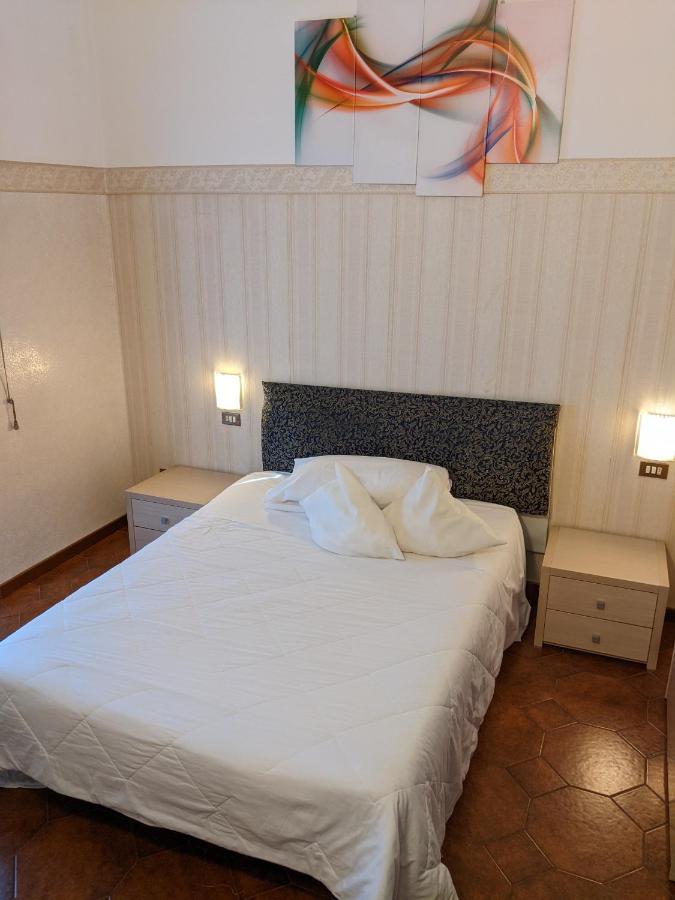 Hotel Montecarlo كاستيلانزا المظهر الخارجي الصورة