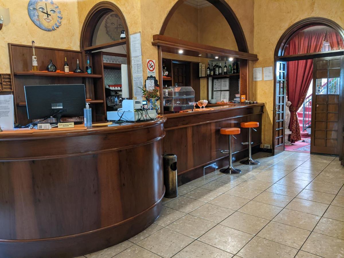 Hotel Montecarlo كاستيلانزا المظهر الخارجي الصورة