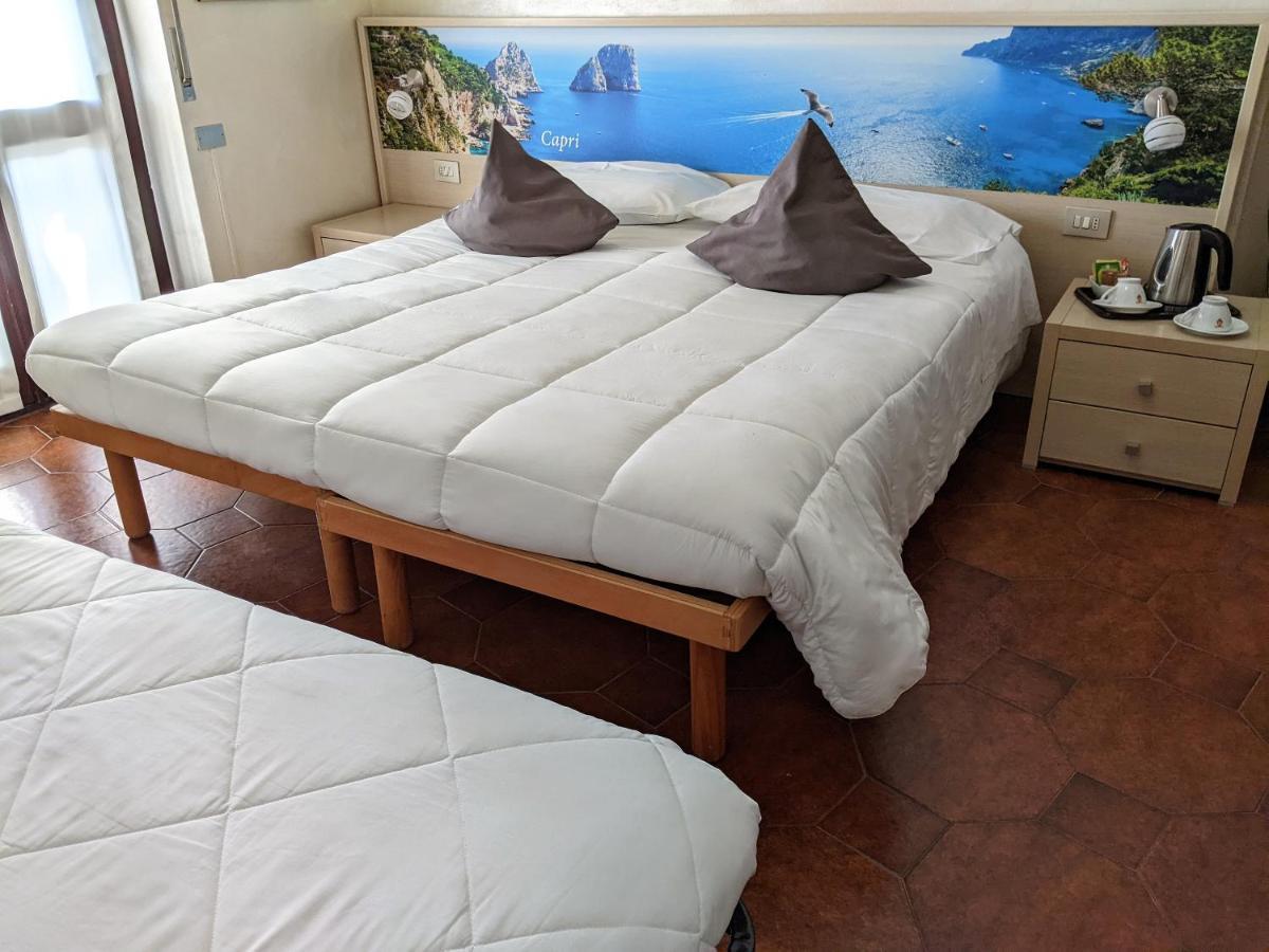 Hotel Montecarlo كاستيلانزا المظهر الخارجي الصورة